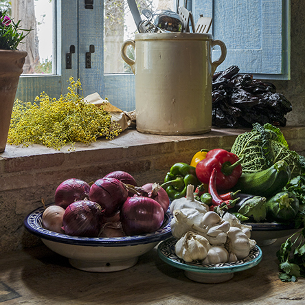 Decoration details in Palamós Farmhouse kitchen with freshly picked produce from the outdoor vegetable patch