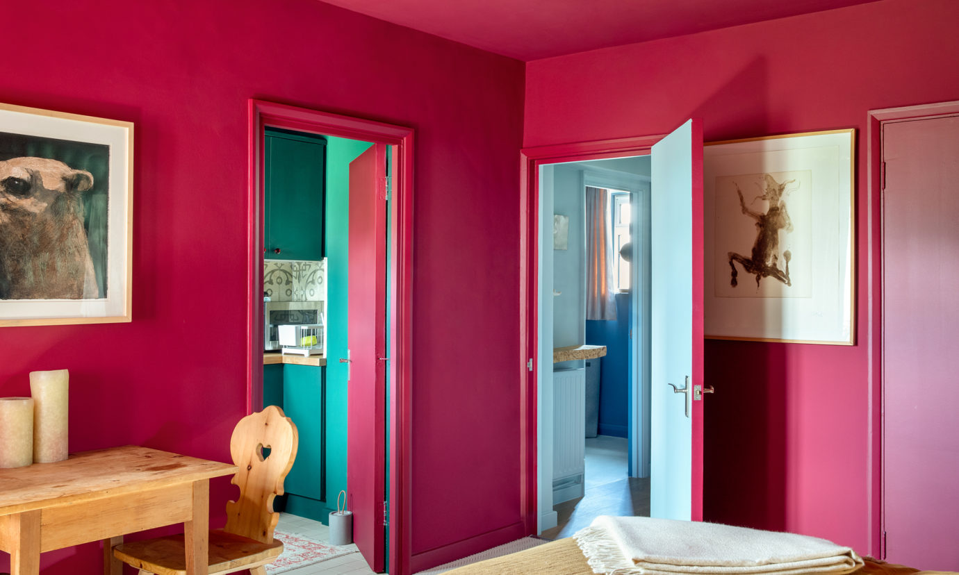 Pink walls and ceiling creating a striking impression in an interior design studio renovation in Chelsea, London.